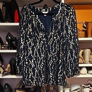 Crown & Ivy Blue V-Neck 3/4 Sleeve Graphic Blouse